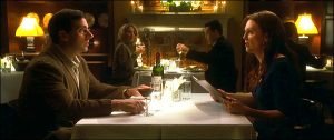 L'incident déclencheur se déroule en deux parties. D'abord, la scène du restaurant où la femme de Cal lui apprend qu'elle veut divorcer...